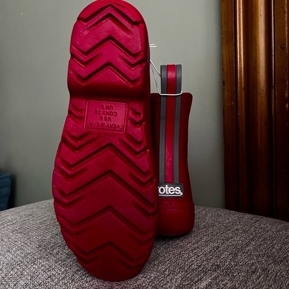 Cirrus™ Women’s Chelsea Ankle Rain Boots - Picture 6 of 8